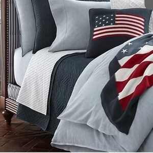 Patriotic Bedding Set with Flag Design